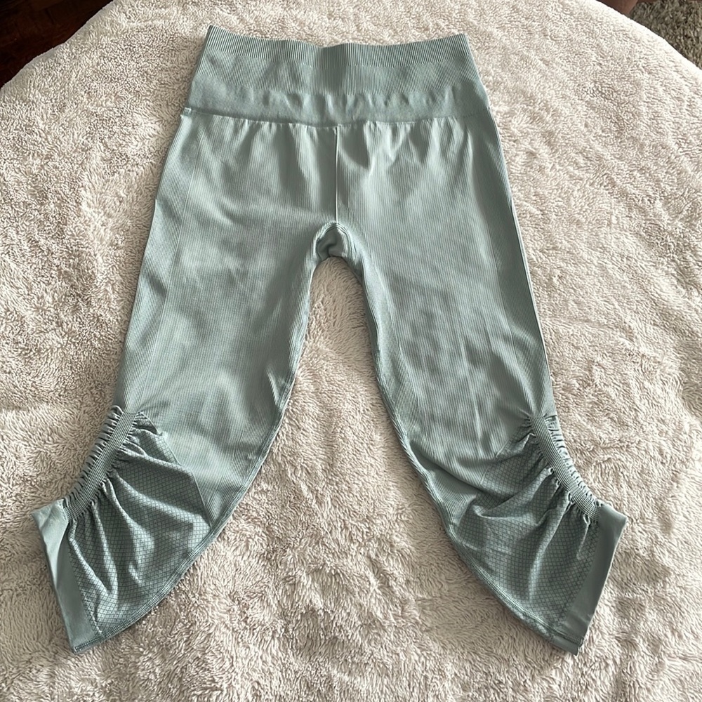 Lululemon Athletica Taryn Toomey Awakening Crop in Earl Grey